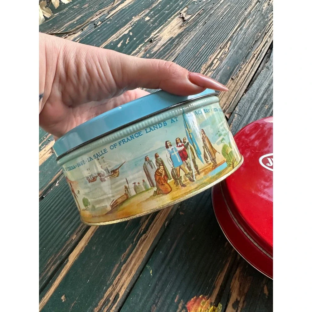Vintage Manor Bakers Texas Fruitcake Tin &‎ Jugtown Red Tin Set of 2